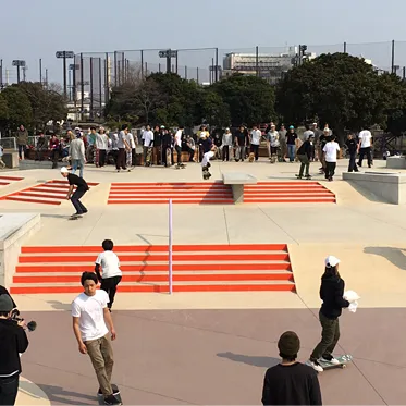 スケートパークのオープンイベントの様子