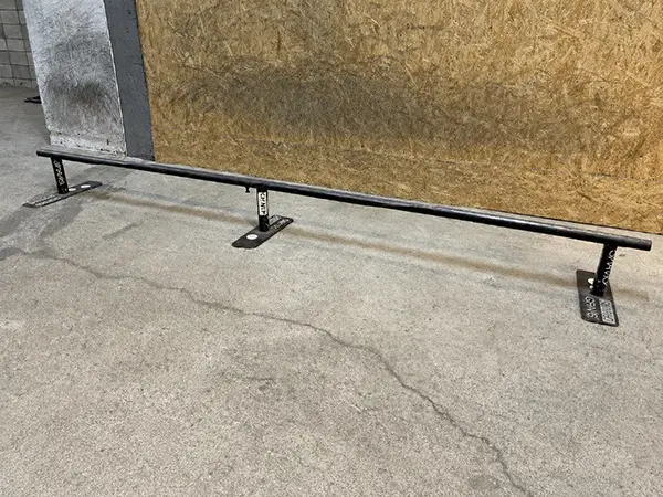 レール